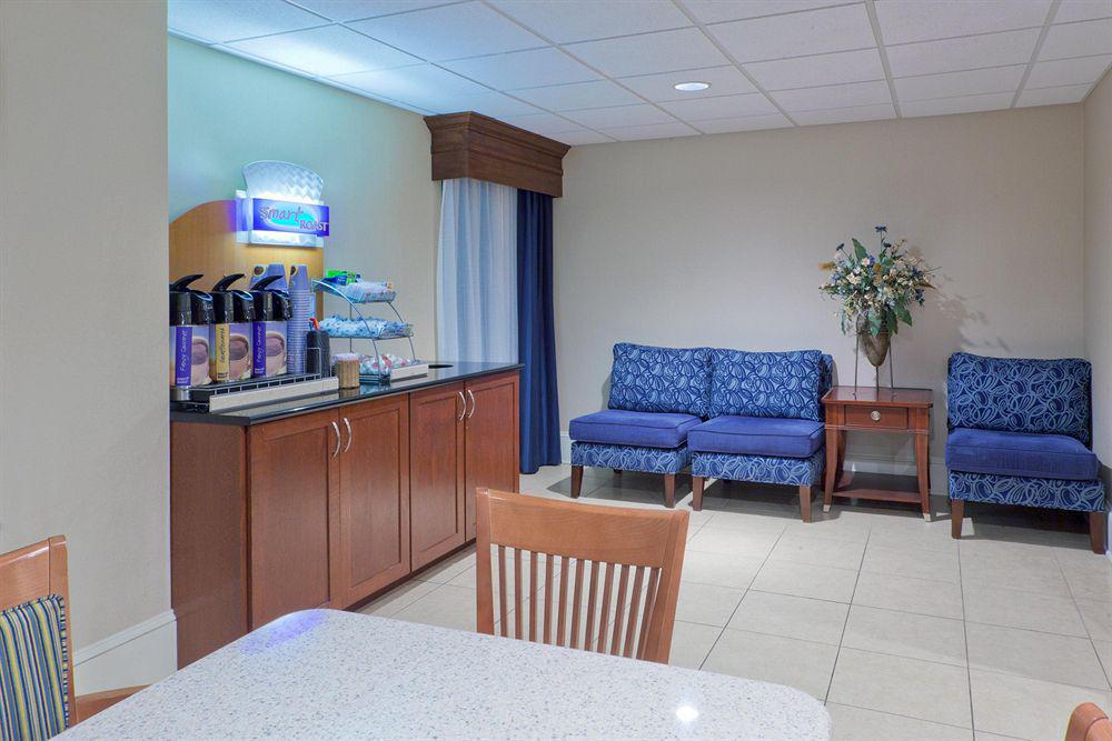 Holiday Inn Express Seaford-Route 13 Restaurante foto